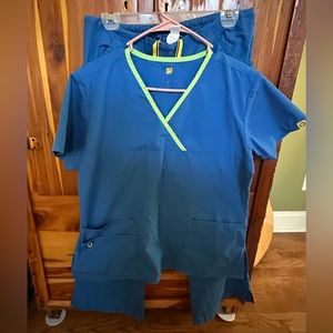 Wonder Wink scrub set